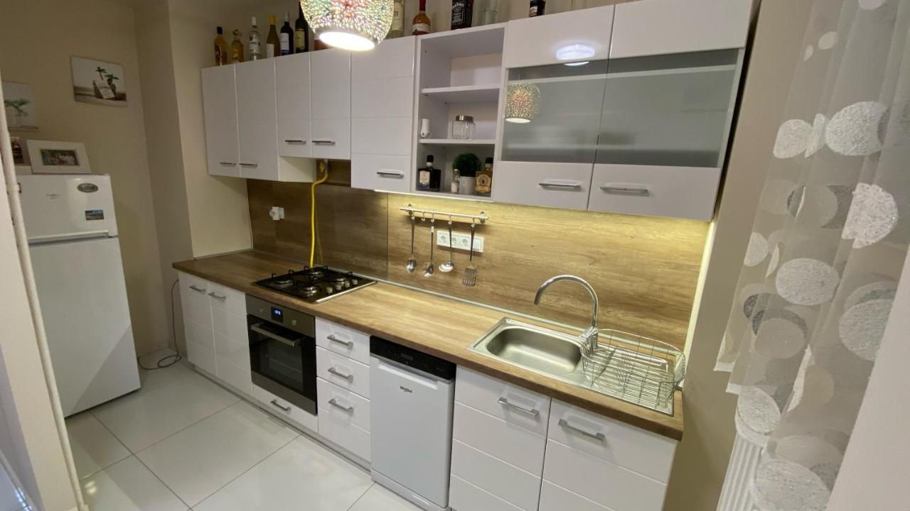 Zrinyi Central Apartman With Free Parking Mestecǎneşti Exterior foto