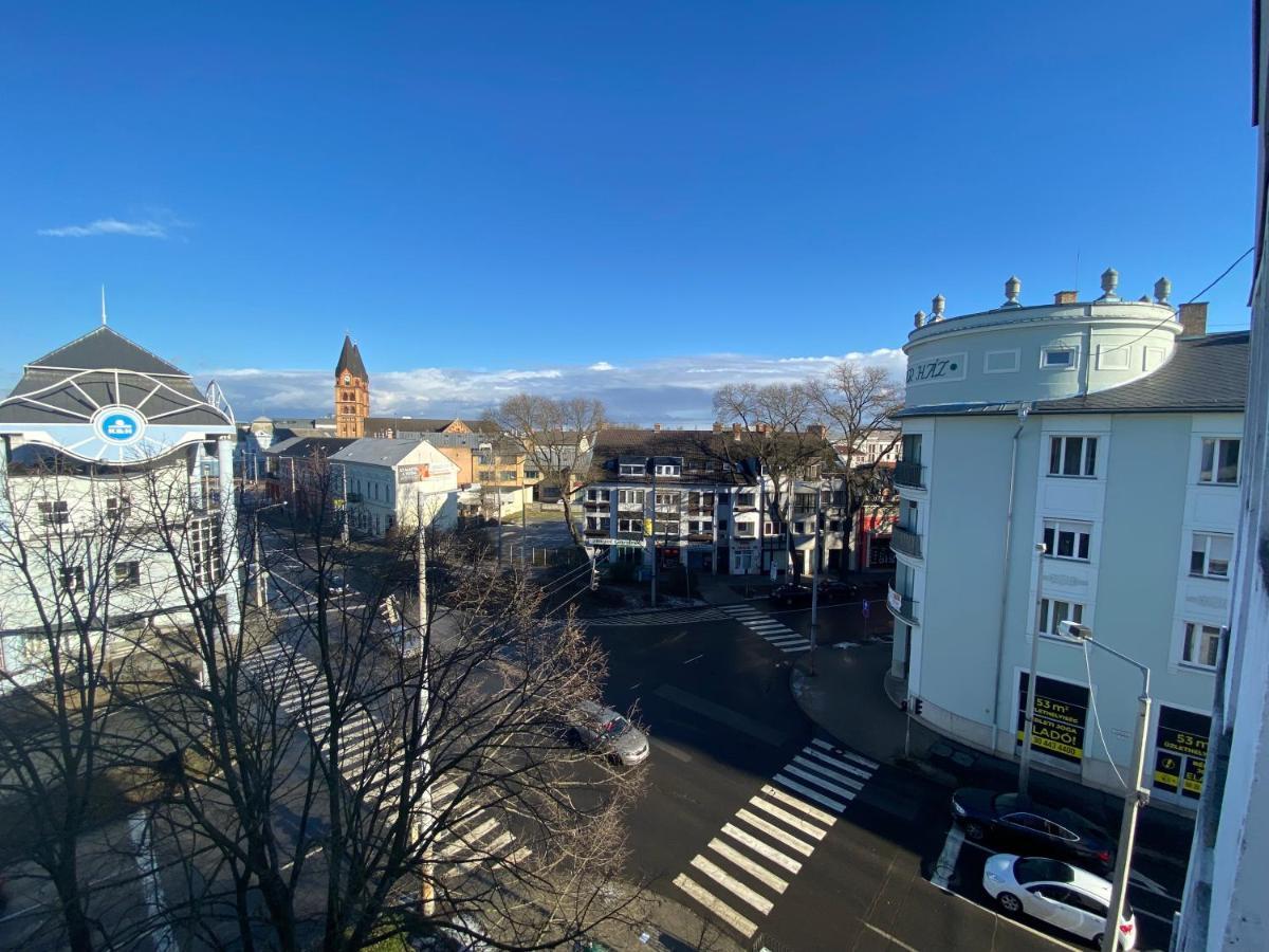 Zrinyi Central Apartman With Free Parking Mestecǎneşti Exterior foto