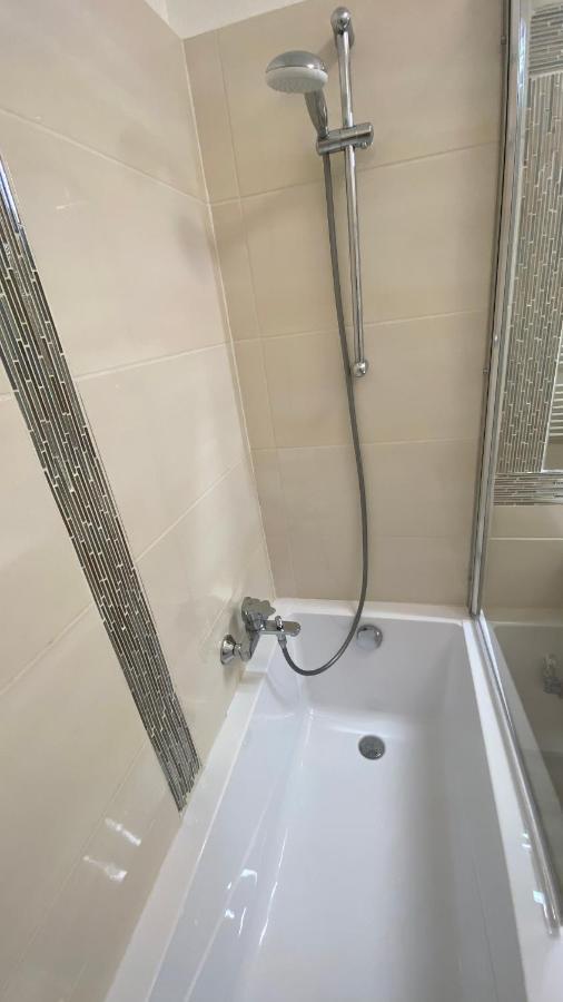 Zrinyi Central Apartman With Free Parking Mestecǎneşti Exterior foto