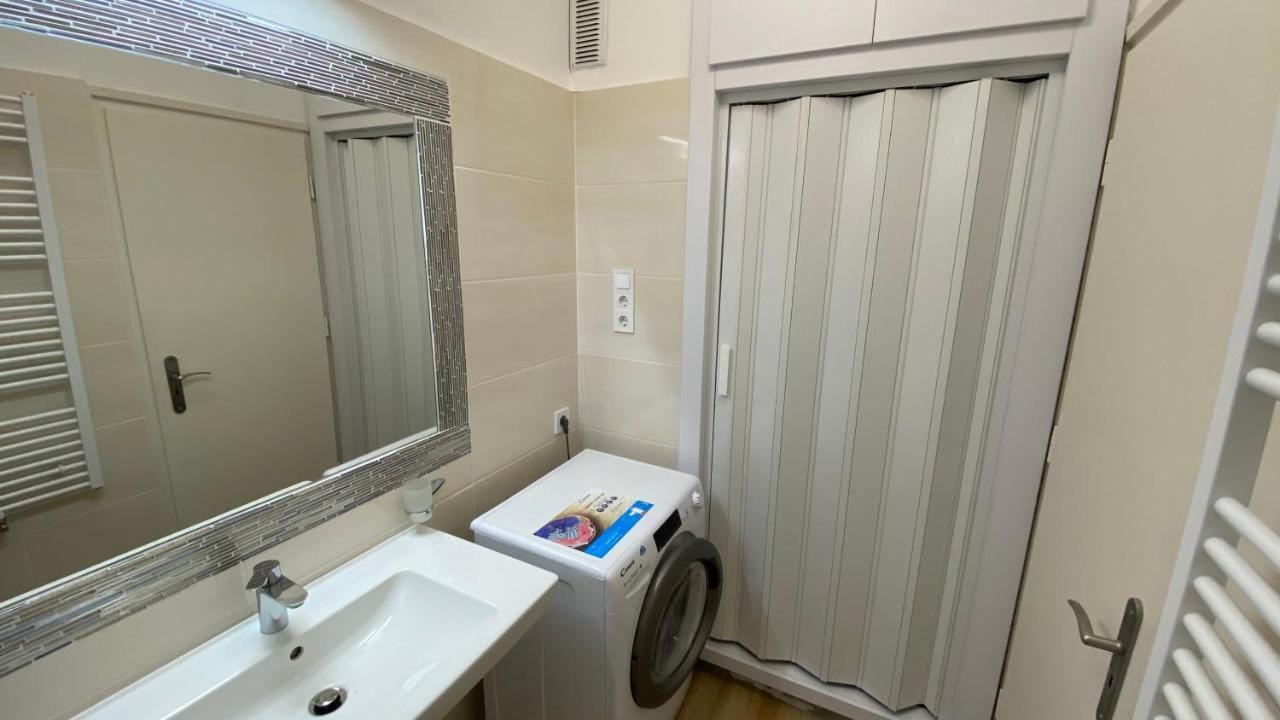 Zrinyi Central Apartman With Free Parking Mestecǎneşti Exterior foto